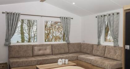 6 Manor Park Bucks Cross 3-bed