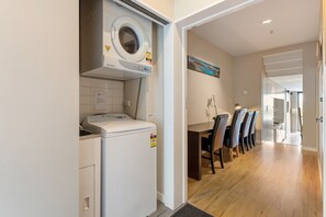 Interior - 1-BR Pounamu Horizon - Central and  Spacious (Queenstown)