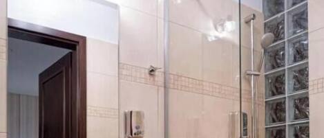 Shower, free toiletries, hair dryer, towels