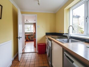 Private kitchen - Peg's Cottage, Helmsley (York)