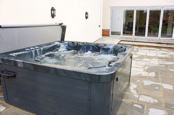 Terrace/patio - Greenlawns, Burnham-On-Sea (Burnham-on-Sea)