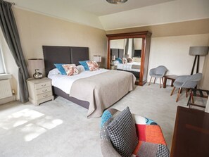 Room - Roseburn: Serene Stay Near Auchnahyle (Pitlochry)