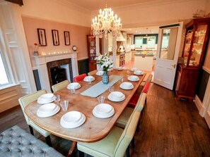 Dining - Roseburn: Serene Stay Near Auchnahyle (Pitlochry)