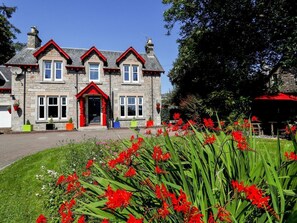 Exterior - Roseburn: Serene Stay Near Auchnahyle (Pitlochry)