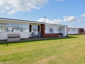 Exterior - Chalet 156: Cozy Retreat in Hemsby (United Kingdom)