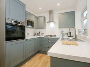 Dishwasher, high chair - Seagull Cottage, Trearddur Bay (Holyhead)