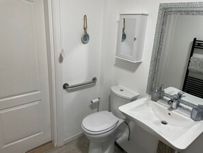 Shower - Seagull Cottage, Trearddur Bay (Holyhead)