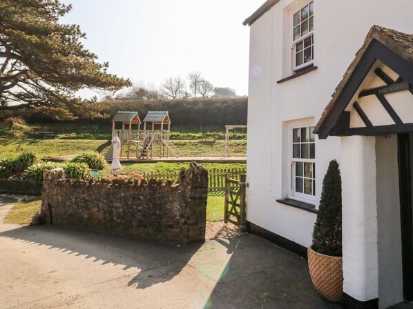 Terrace/patio - Pheasant Cottage, Ilfracombe (Ilfracombe)