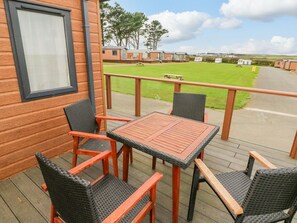 Outdoor dining - Starfish Retreat, Little Haven (Haverfordwest)