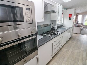 Private kitchen - Starfish Retreat, Little Haven (Haverfordwest)