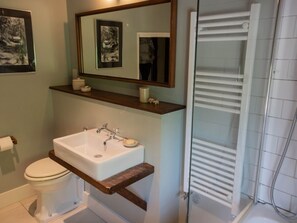 Shower - Newstead Farmhouse near Lewes. (Lewes)