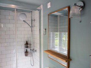 Shower - Newstead Farmhouse near Lewes. (Lewes)