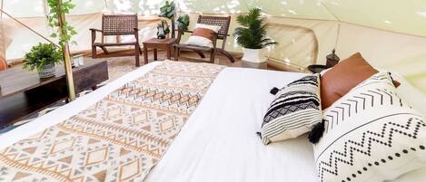 1 bedroom, bed sheets
