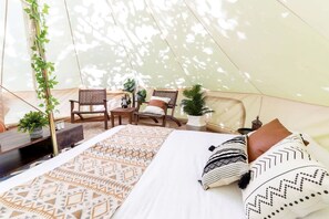 1 bedroom, bed sheets