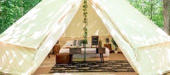 Romantic Glamping Retreat: Pretty Bell Tent near Tobermory, Canada