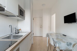 Kühlschrank, Mikrowelle, Geschirrspüler