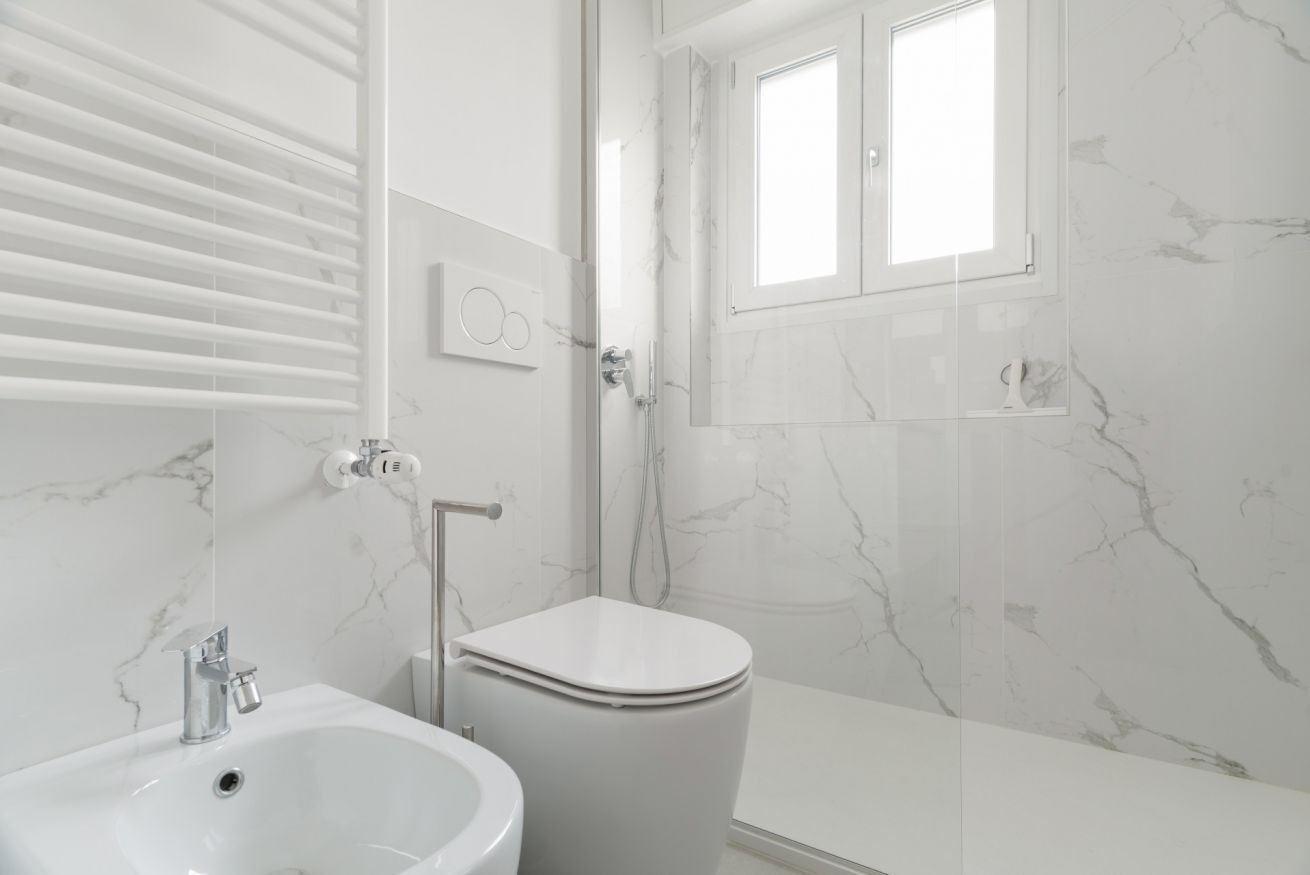 Dusche, Bidet, Handtücher