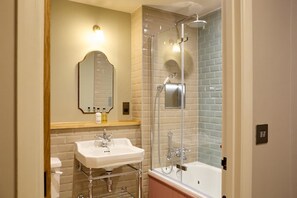 Shower - The Dovecote, Hopton (Matlock)
