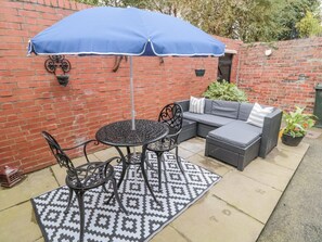 Outdoor dining - Grand Sea View, Tynemouth (North Shields)
