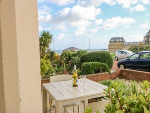 Outdoor dining - Grand Sea View, Tynemouth (North Shields)