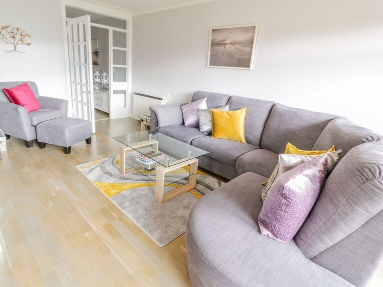 Cumbrae View: Spacious 2 Bed - Millport