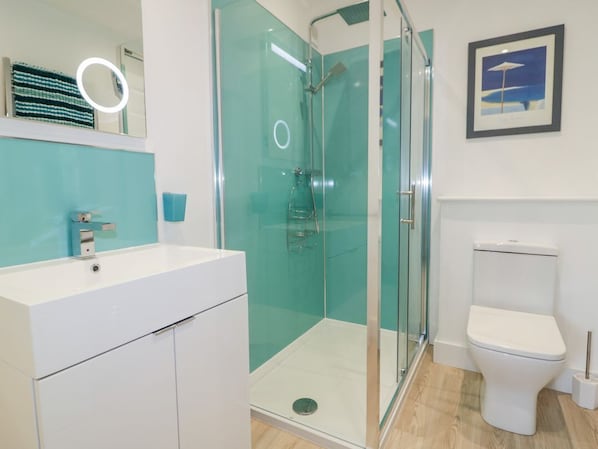 Shower - Fistral Drift, Newquay (Newquay)