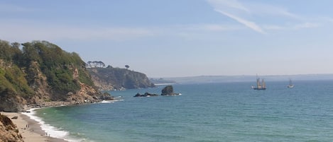 Una spiaggia nelle vicinanze