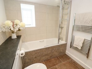Shower - Gilly Skyber, Mawgan, Cornwall (Helston)