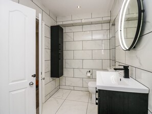 Shower - Eden on the Crescent, Morecambe (Morecambe)