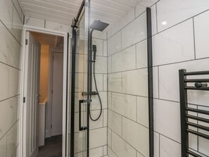Shower - Eden on the Crescent, Morecambe (Morecambe)