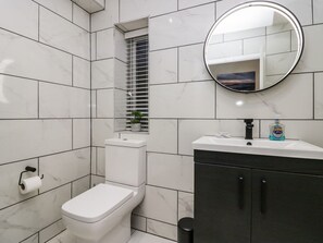 Shower - Eden on the Crescent, Morecambe (Morecambe)