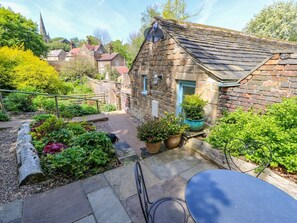 Outdoor dining - Vale Barn, Dronfield (Dronfield)