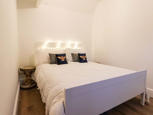 Bee Cottage in Ottinge.