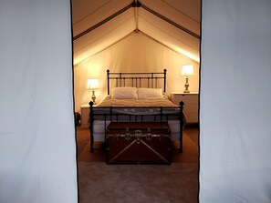 1 bedroom, bed sheets - Gorgeous Glamping Tent in Alberta, Canada, Perfect for a Weekend Getaway (Sundre)