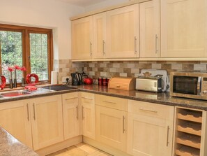 Dishwasher, high chair - Abbott's Retreat, Bishop's Castle (Bishops Castle)