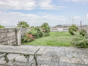 Outdoor dining - Driftwood, Roa Island, Roa Island (Barrow-in-Furness)