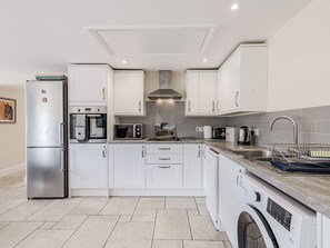 Dishwasher - Charming Hebe in Maiden Newton, DT2 (Dorchester)