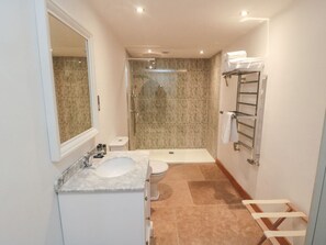 Shower - Owl Barn: A Cozy Getaway in Glaisdale (Whitby)