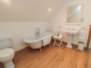 Shower - Owl Barn: A Cozy Getaway in Glaisdale (Whitby)