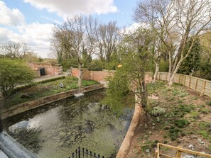 Property grounds - The Pump House Art Studio, Misterton (Nottingham)
