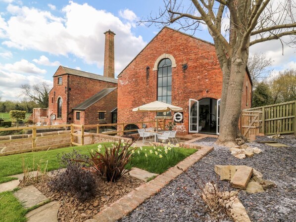 Terrace/patio - The Pump House Art Studio, Misterton (Nottingham)