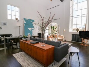 Living area - The Pump House Art Studio, Misterton (Nottingham)