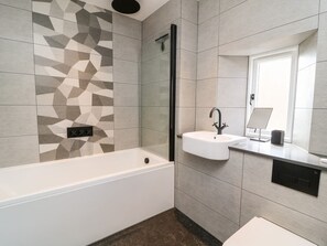 Shower - The Pump House Art Studio, Misterton (Nottingham)