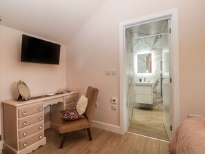 Room - Y Felin, Caernarfon, in Wales. (Caernarfon)