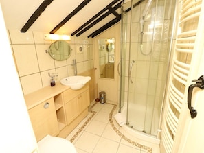 Shower - Smugglers Cottage, Barton On Sea (New Milton)