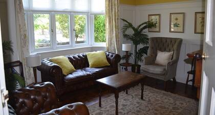 LILY HOUSE: Spacious Cottage Retreat