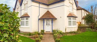 LILY HOUSE: Spacious Cottage Retreat