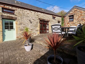 Outdoor dining - Great Meadow Barn, Crantock (Newquay)