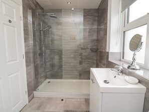 Shower - Holly Farm Cottage, Buckton And Bempton (Bridlington)