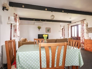 Dining - Kestrel Corner, Lanivet (Bodmin)